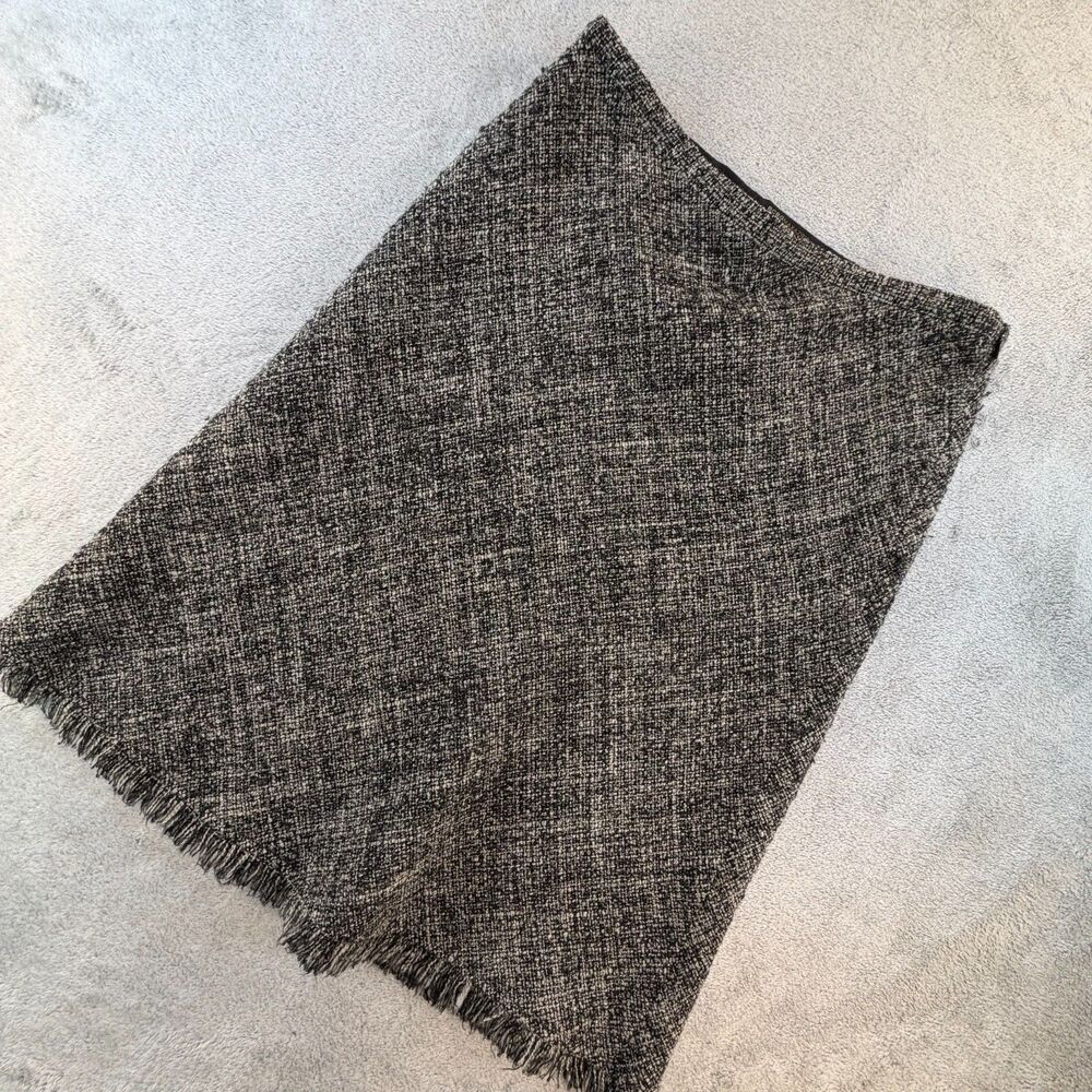 BCBG MAXAZRIA Tweed Fringe Skirt Women’s Size 6 Black White Career Chic